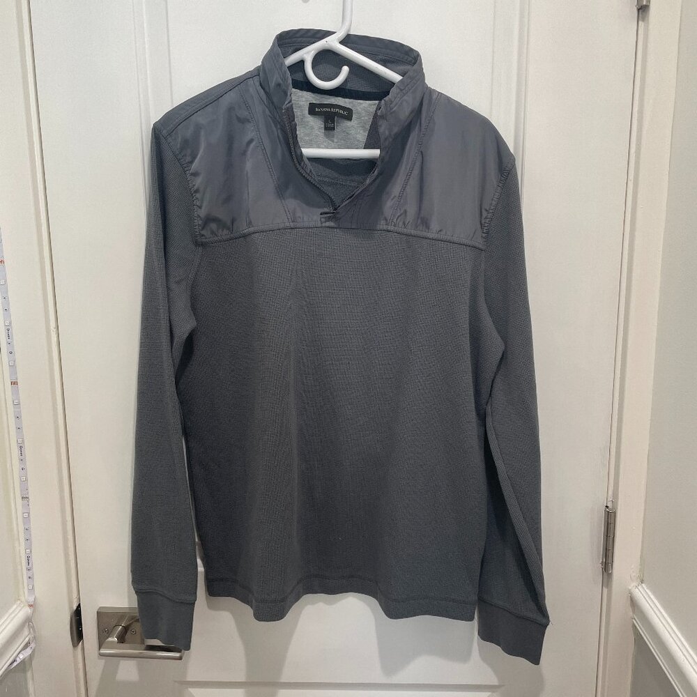 Banana Republic Men's sweater, size Large, Grey